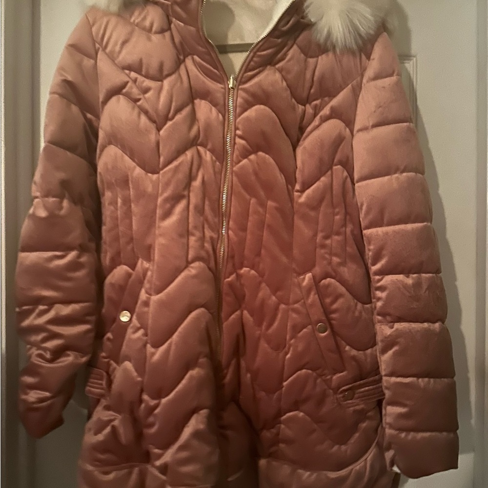 LA Coalition Mauve/Pink Velveteen Coat with faux fur trimmed hood. Size XL